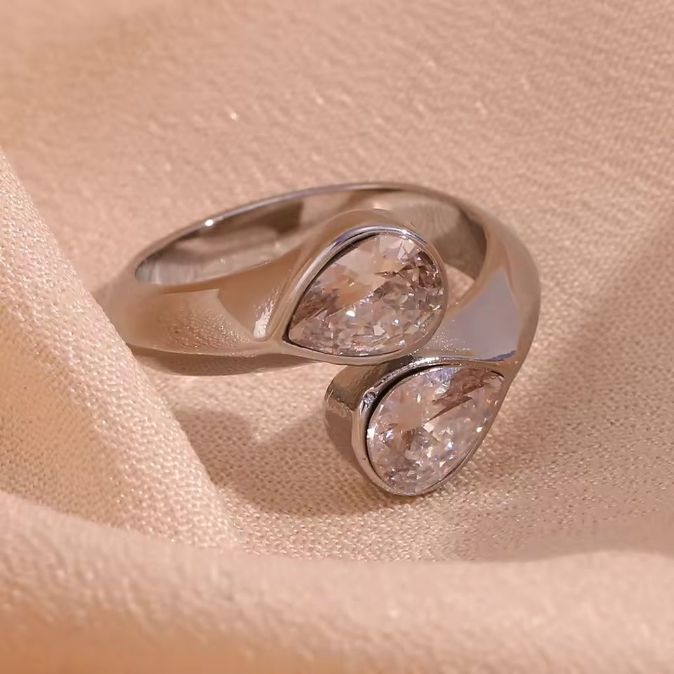 Anillo Vintage de Espiral de Plata con Zirconia