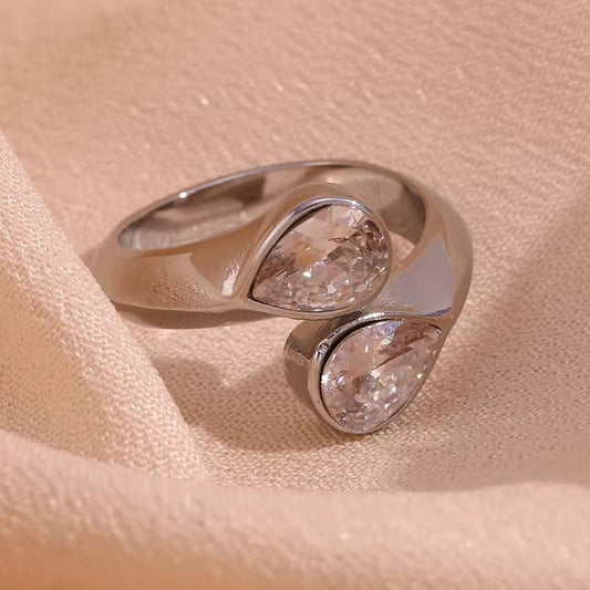 Anillo Vintage de Espiral de Plata con Zirconia