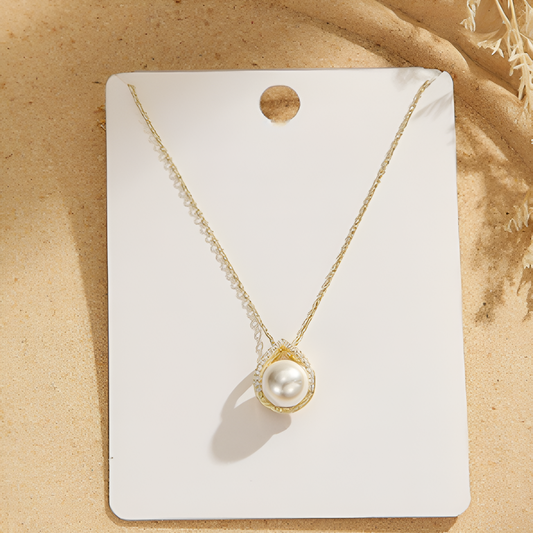 Collar elegante con colgante de perla