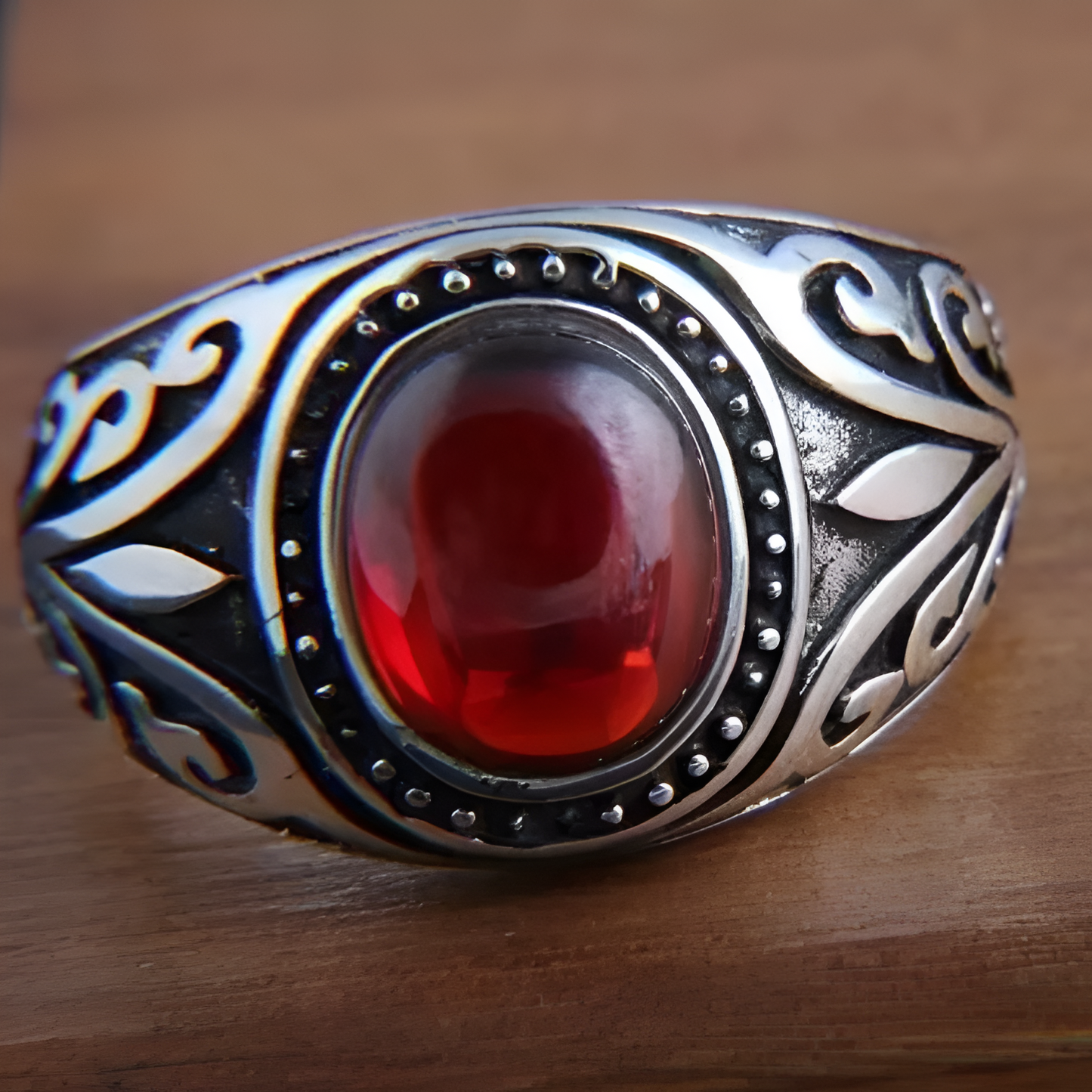 Anillo vintage con piedra de granate