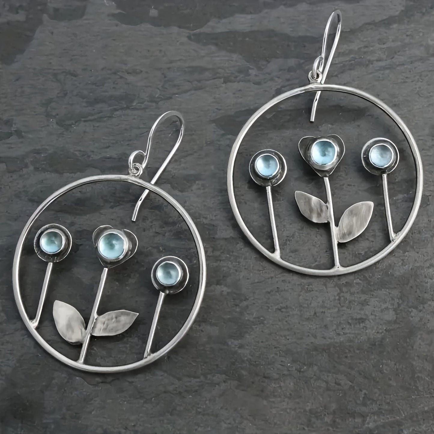 Pendientes vintage de corazón con flor de cristal