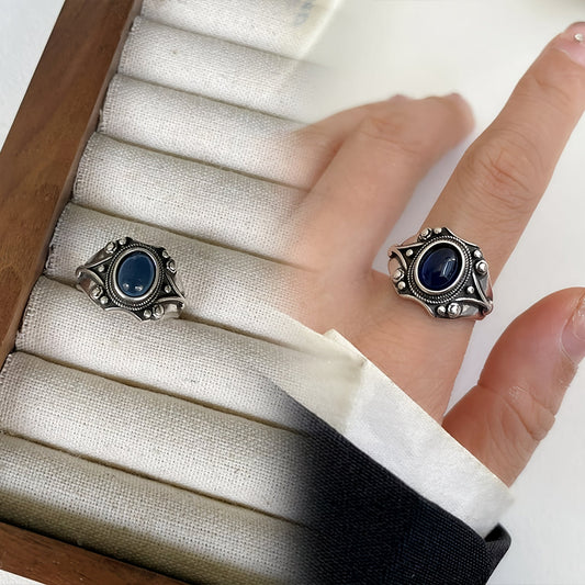 Anillo de piedra incrustada azul medianoche vintage