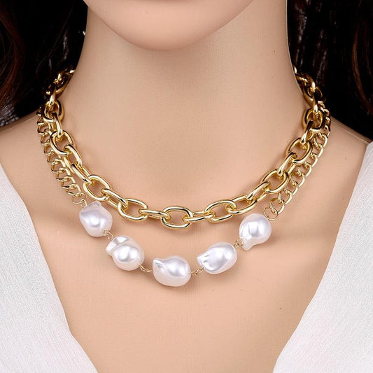 Collar de perlas con cadena dorada vintage