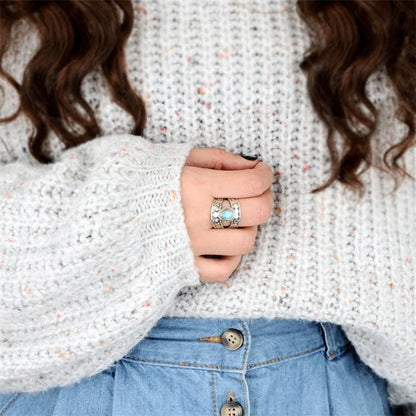 Anillo de aro calado con gota turquesa
