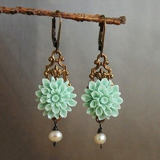 Pendientes boho con flor de turquesa y perla