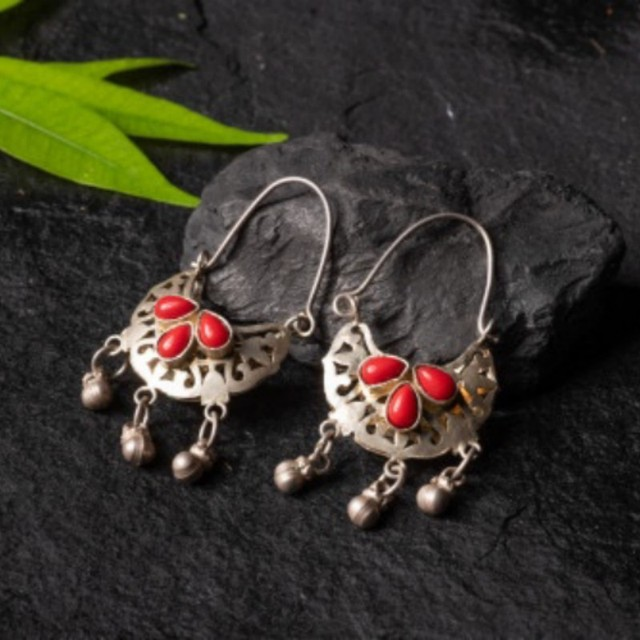 Pendientes vintage de piedras rojas