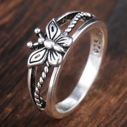 Anillo de plata vintage con mariposa