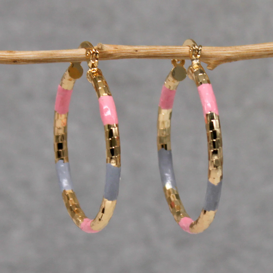Aretes de colores vintage con acabado dorado