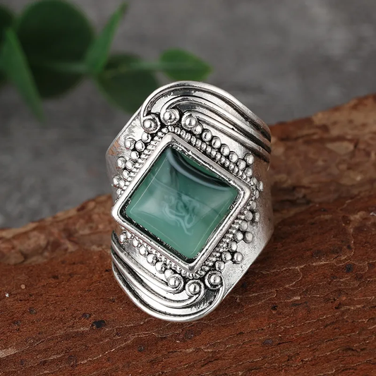 Anillo de piedra verde vintage