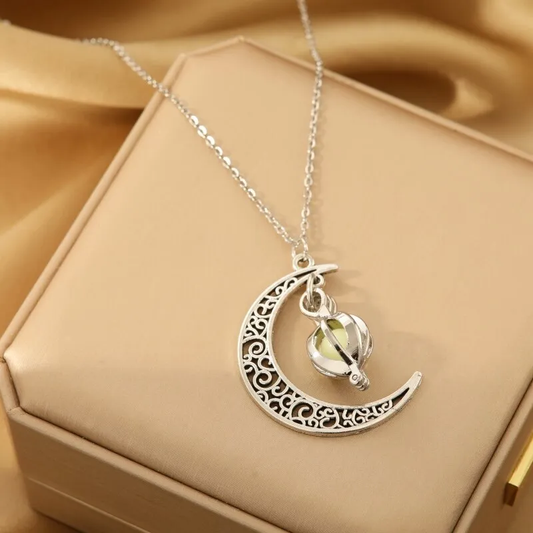collarín vintage con luna luminosa