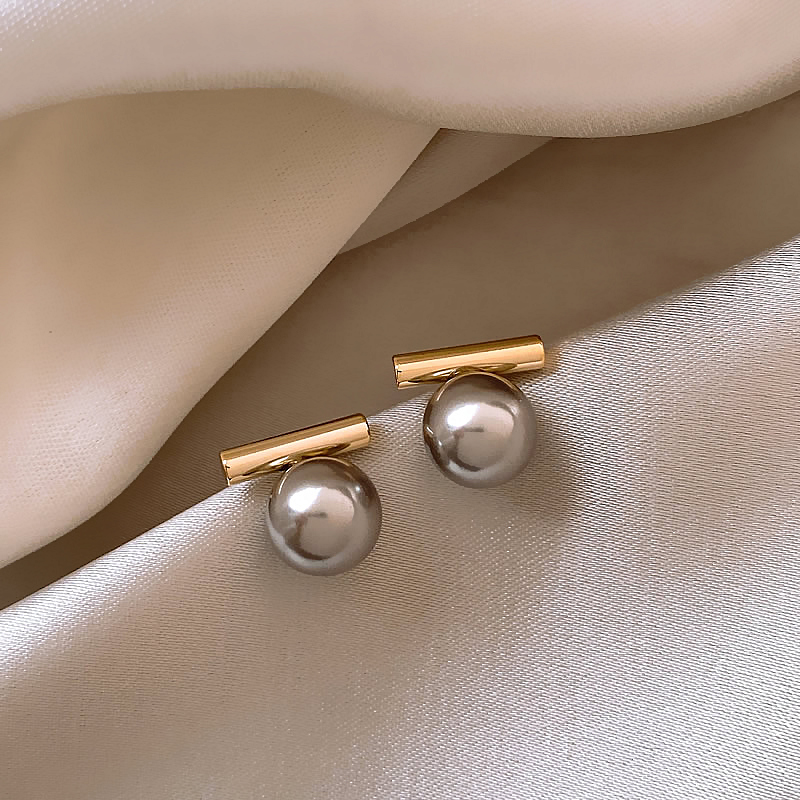 Pendientes Elegantes de Perla Oscura en Oro