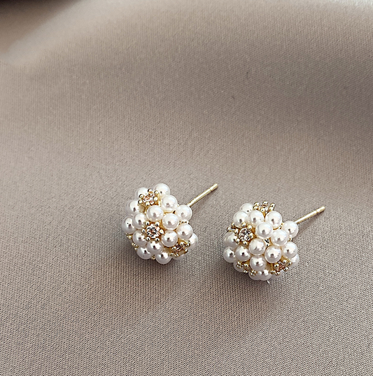 Pendientes Pequeños y Elegantes de Perlas