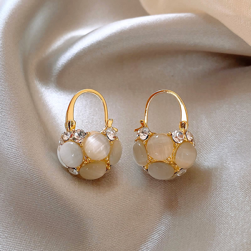 Pendientes de perlas doradas con cristales