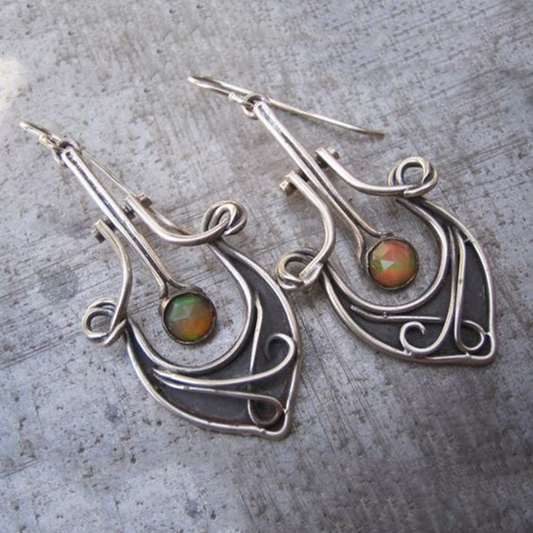 Pendientes vintage rojos con tono verdoso