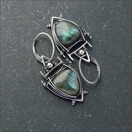 Pendientes de piedra verdosa vintage