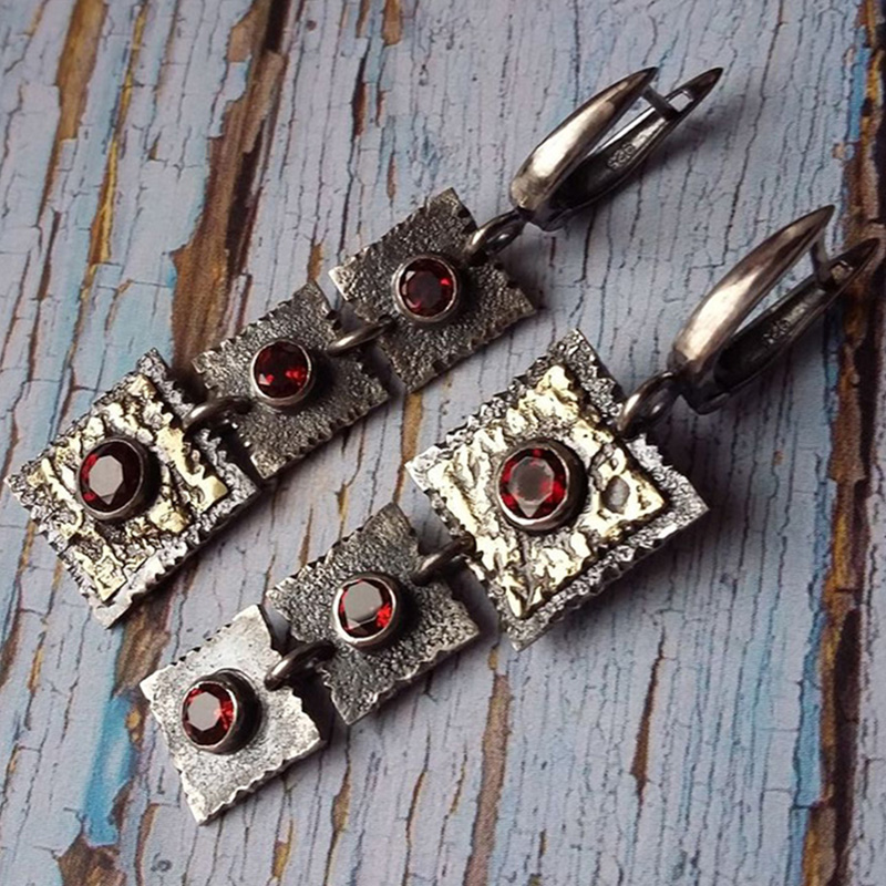 Pendientes de cristal cúbico rojo vintage