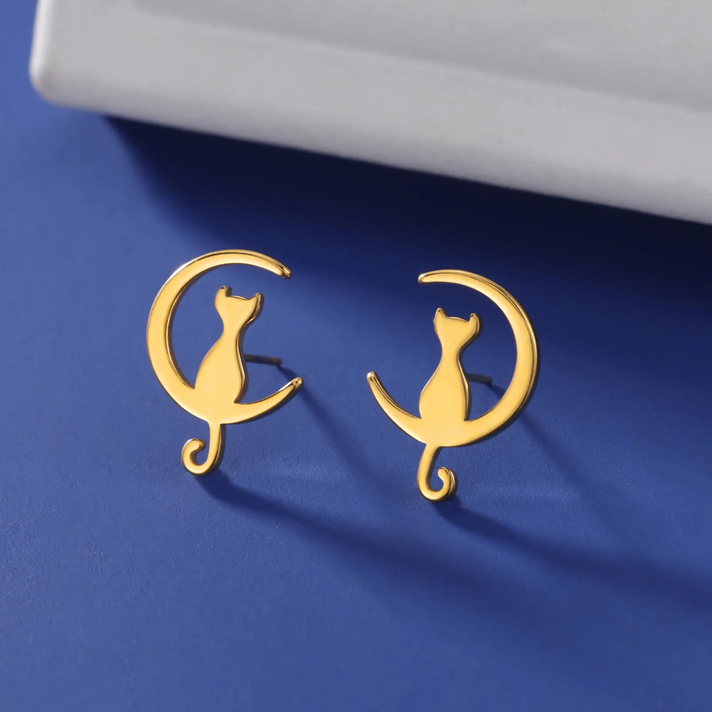 Pendientes vintage de luna dorada con gato