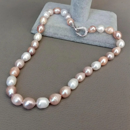 Collar de perlas de colores
