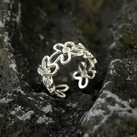 Anillo vintage de flor con zirconia