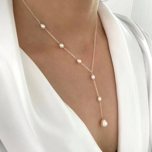 Collar de perlas con colgante vintage