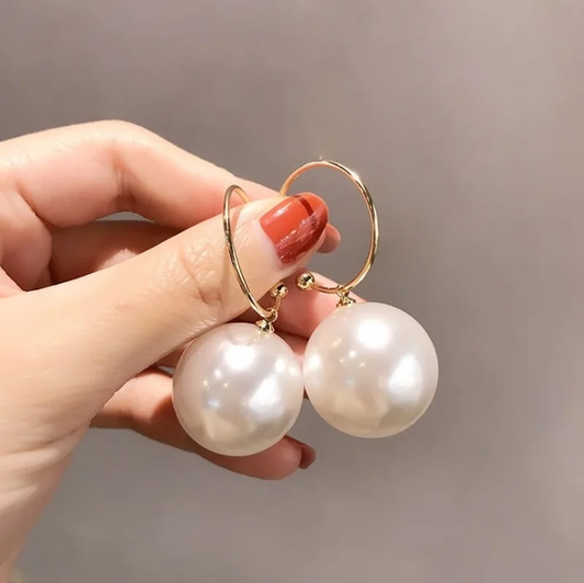 Pendientes elegantes grandes de perlas