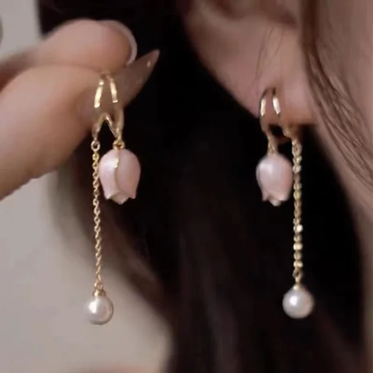 Pendientes Elegantes de Perlas con Tulipán Rosa