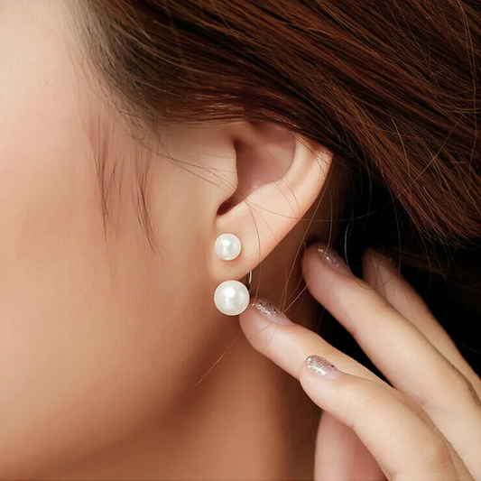 Aretes elegantes de perlas en tachuela