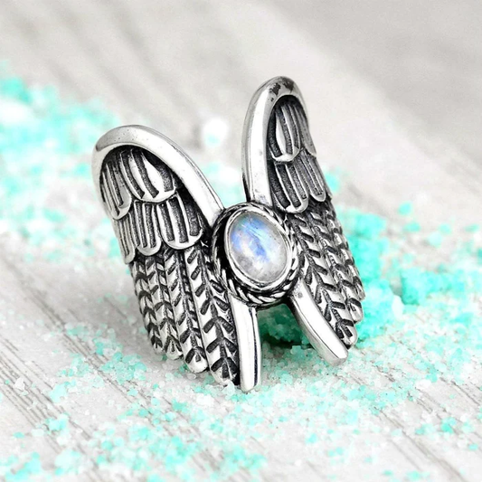 Anillo vintage con alas y piedra lunar