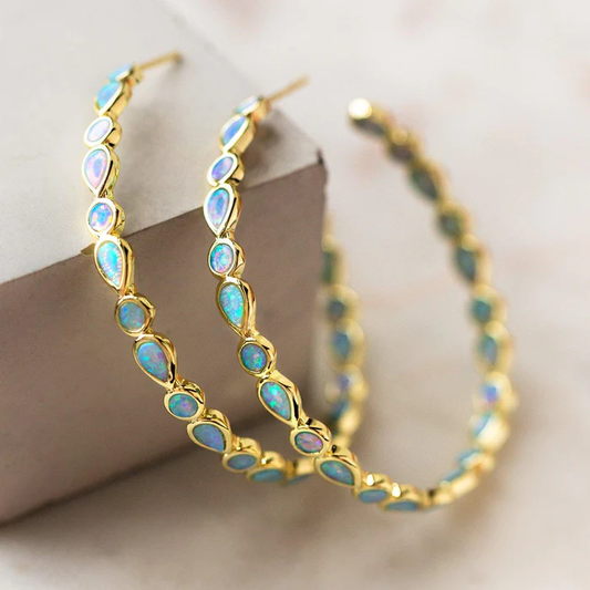 Aros de oro con opalina azul vintage