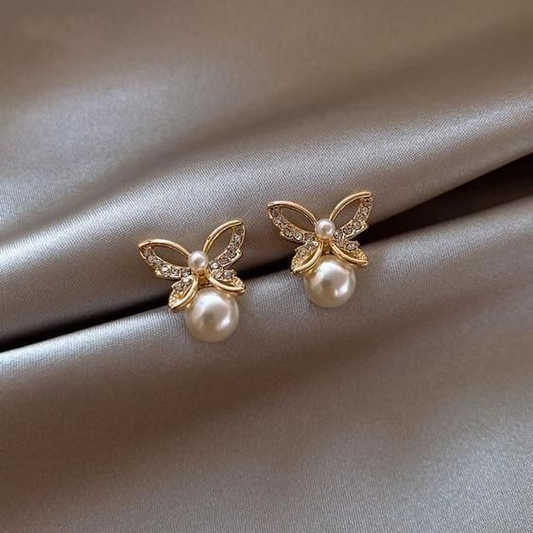 Pendientes vintage con mariposas y perlas