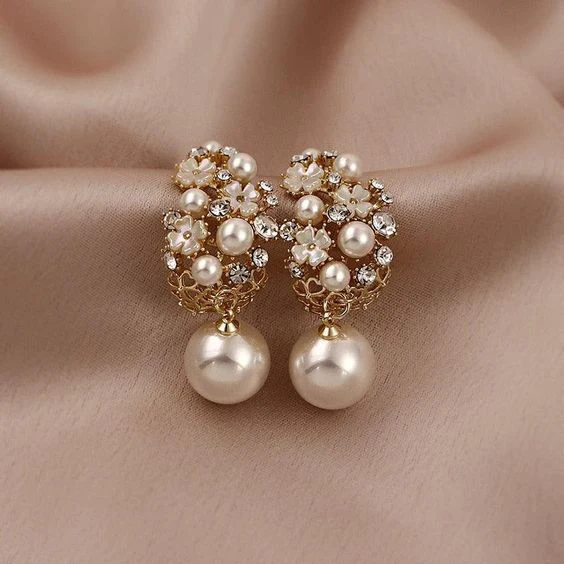 Pendientes Elegantes de Flores con Perlas