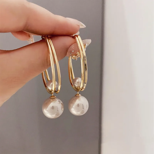 Pendientes Elegantes de Perlas y Estilo Barroco en Oro
