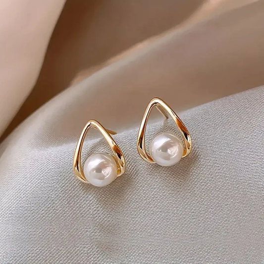 Pendientes Elegantes de Perlas en Forma de Triángulo Hueco