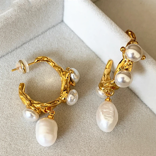 Pendientes elegantes de perla barroca irregular