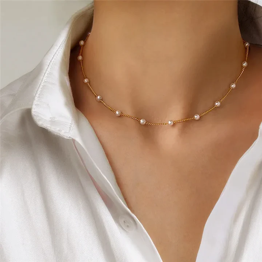 Collar de perlas pequeño y elegante