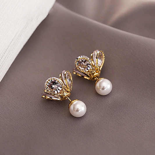 Pendientes Elegantes con Flores Brillantes y Perlas