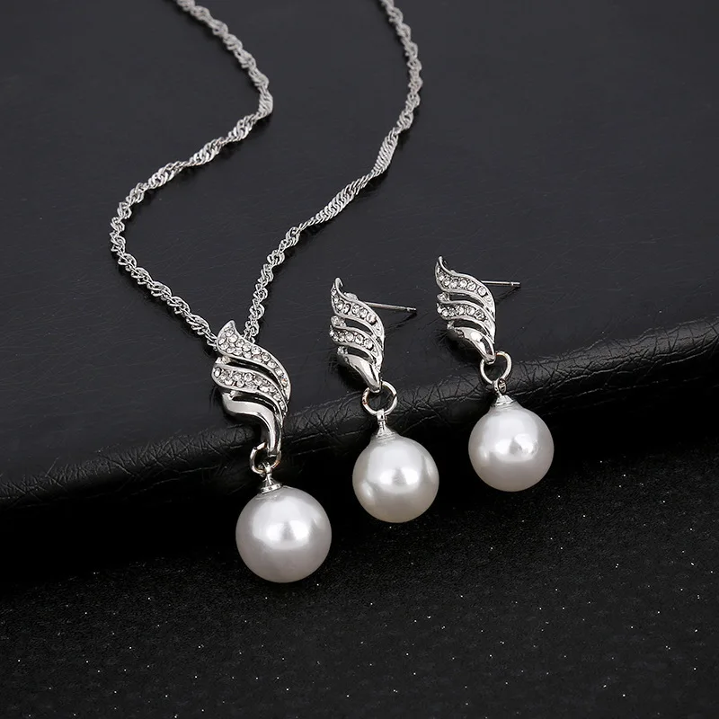Conjunto de Perlas Plateadas Brillantes y Elegantes