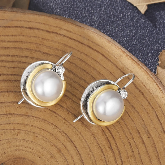 Pendientes Elegantes con Incrustaciones de Perlas