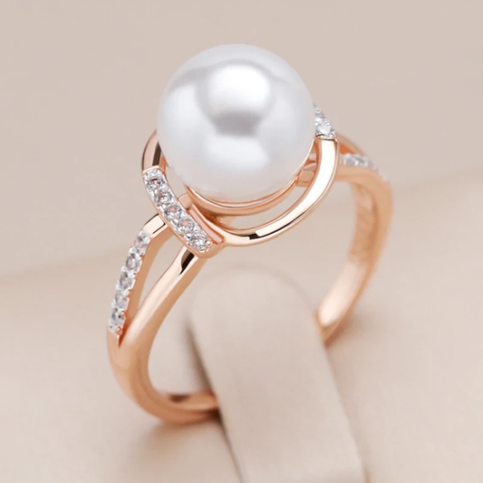 Anillo de perla brillante y elegante