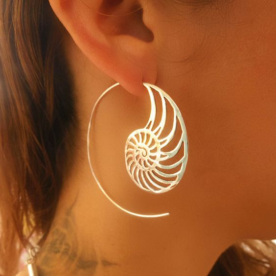 Pendientes de caparazón en espiral vintage