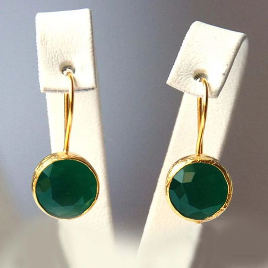 Pendientes dorados con piedra redonda antigua de color verde