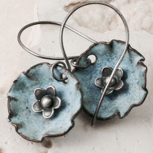 Pendientes vintage de flores desvaídas