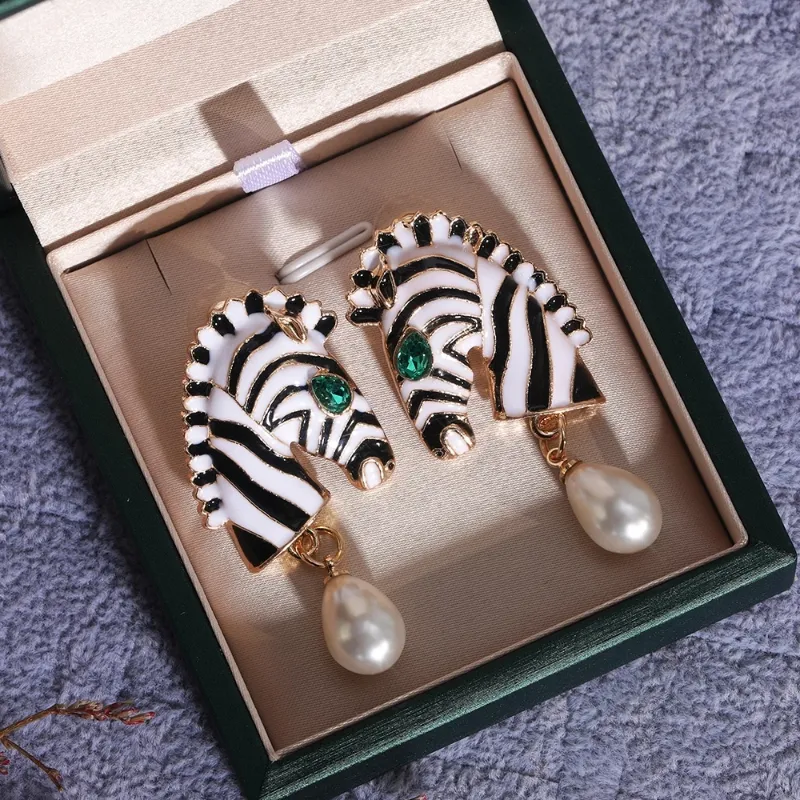 Pendientes de perlas con estampado de cebra vintage