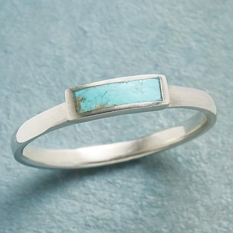 Anillo vintage con incrustaciones de piedra azul