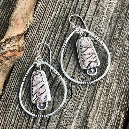 Pendientes vintage de gema tallada y diseño creativo