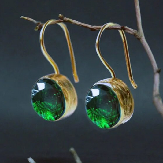 Pendientes vintage con incrustaciones doradas y verdes