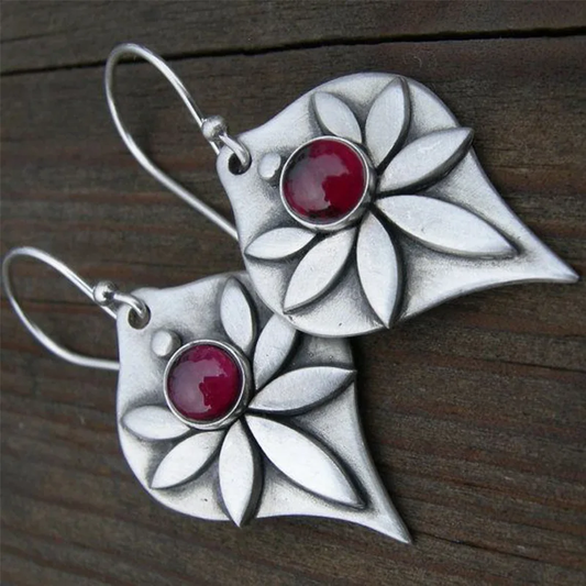 Pendientes vintage con piedra roja y flor