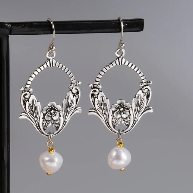 Pendientes colgantes de perlas plateadas vintage