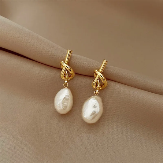 Pendientes elegantes de perlas barrocas en oro