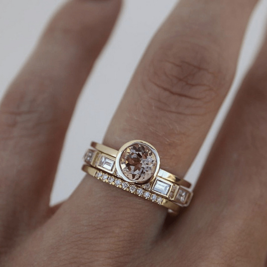 Anillo Elegante de Cristal Esmaltado en Oro